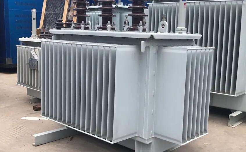 محولة توزيع مغمورة بالزيت 1600 ك.ف.أ